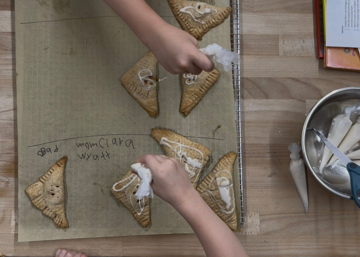 OCTOBER 11, 2026: Parent & Me - Apple Hand Pies